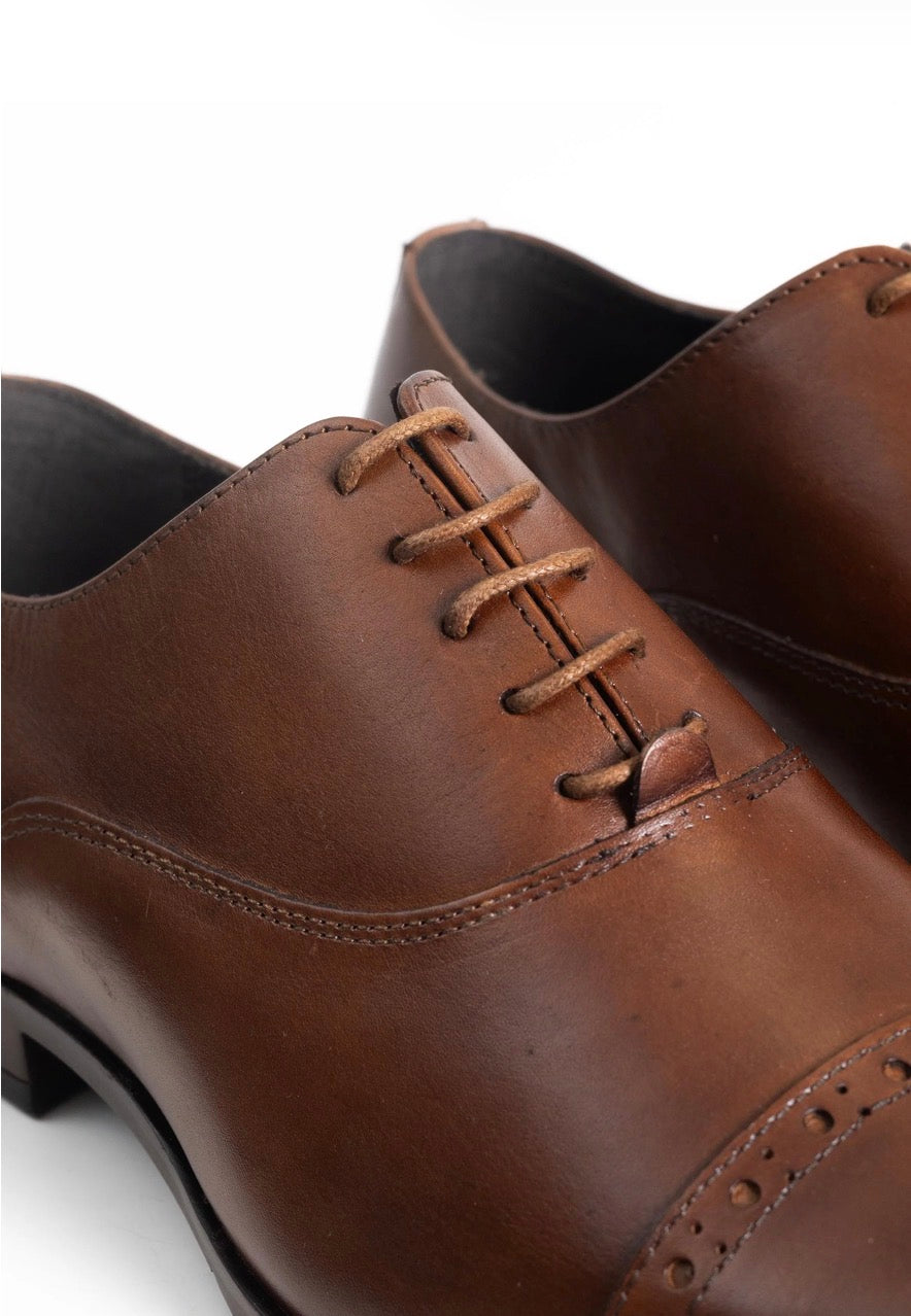 ZAPATO OXFORD QUARTER BROGUE MARRÓN PUROEGO