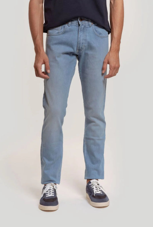 PANTALON TEJANO AZUL CLARO A LA VAQUERA