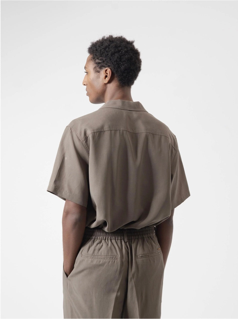 CAMISA SET CUELLO CUBANO CAQUI PUROEGO