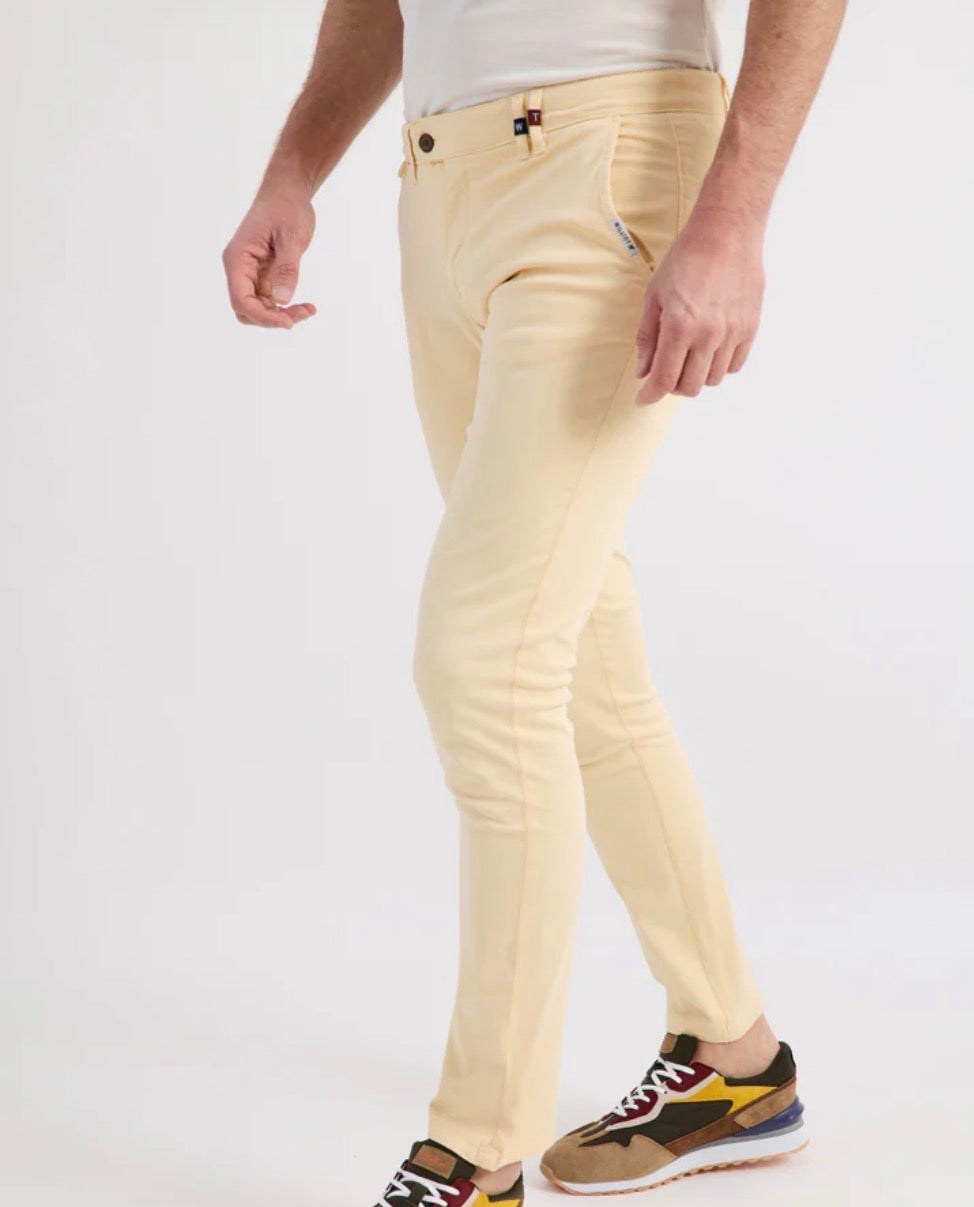 PANTALÓN CHINO SLIM V26 MANTEQUILLA WILLIOT