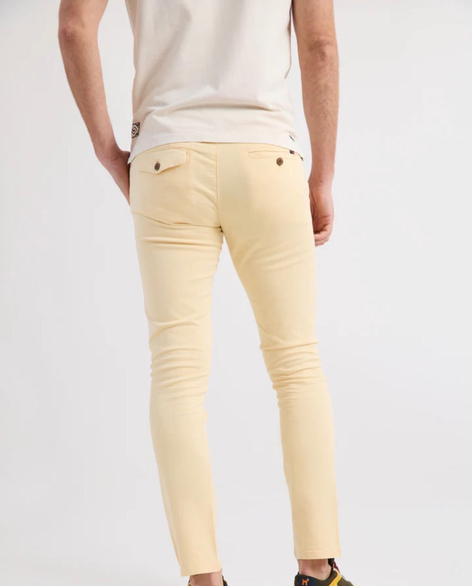 PANTALÓN CHINO SLIM V26 MANTEQUILLA WILLIOT
