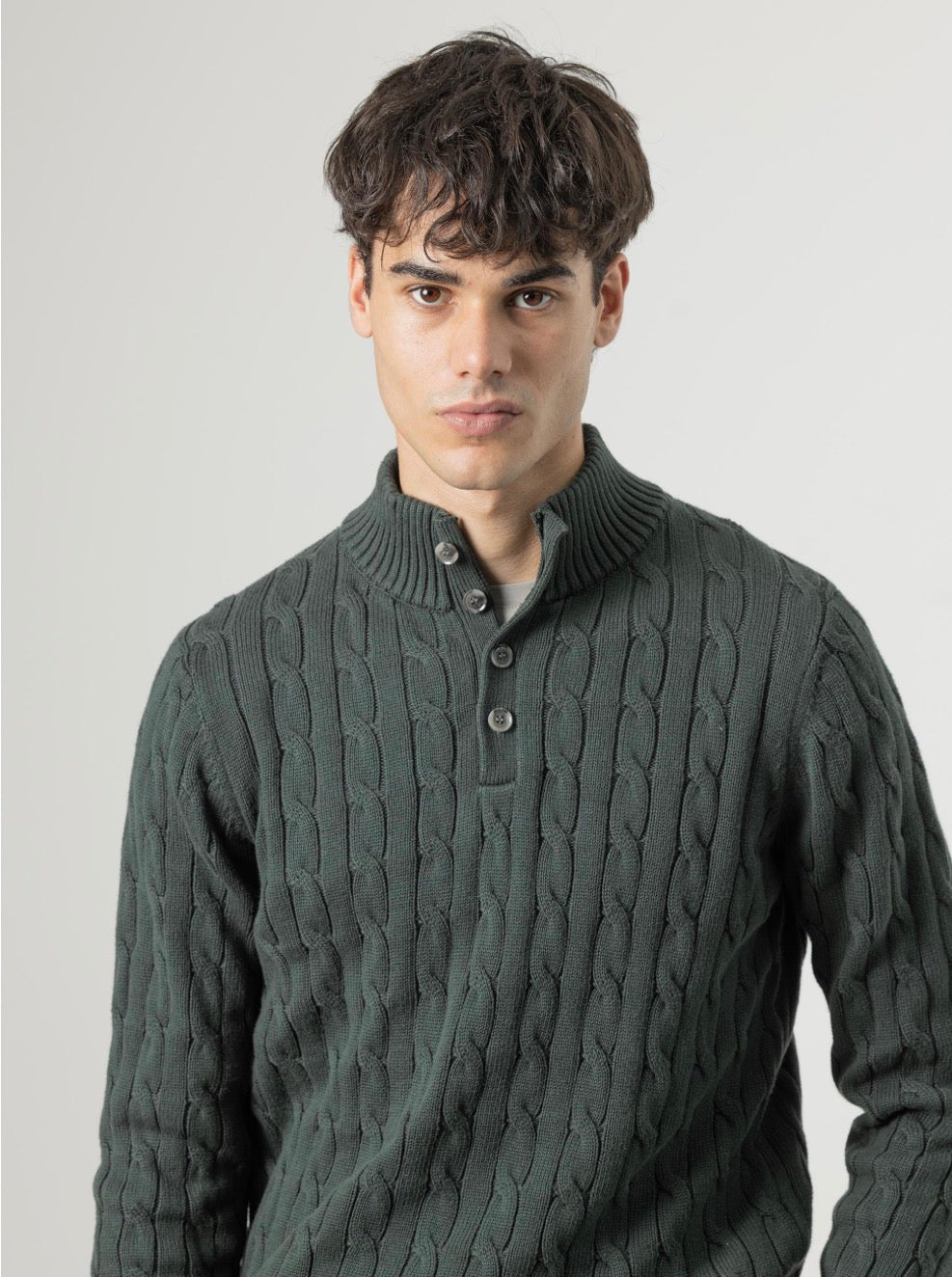 PUROEGO JERSEY CABLE KNIT CUELLO MOCK VERDE OSCURO