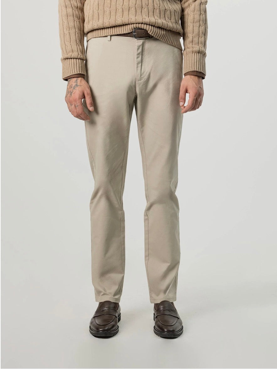PUROEGO PANTALÓN CHINO FLEX FIT ARENA