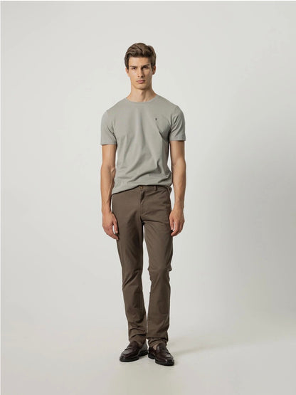 PUROEGO PANTALÓN CHINO FLEX FIT VERDE MUSGO