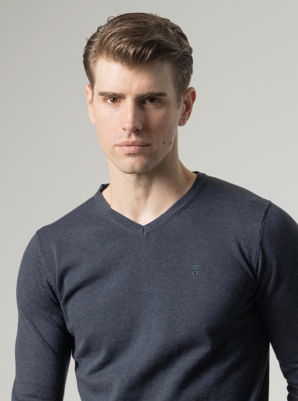 PUROEGO JERSEY CUELLO PICO AZUL OSCURO