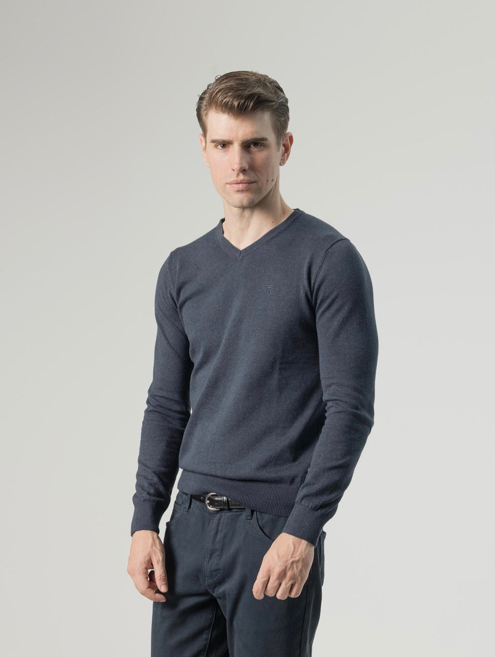 PUROEGO JERSEY CUELLO PICO AZUL OSCURO